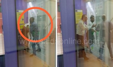 لبنانيون غاضبون يقتحمون 7 مصارف... مخاوف من انتصار شريعة الغاب والبنوك تغلق أبوابها