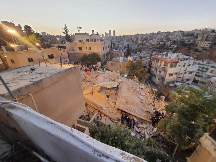 انهيار عمارة في الأردن... محتجزون تحت الأنقاض واستنفار لأجهزة الدولة