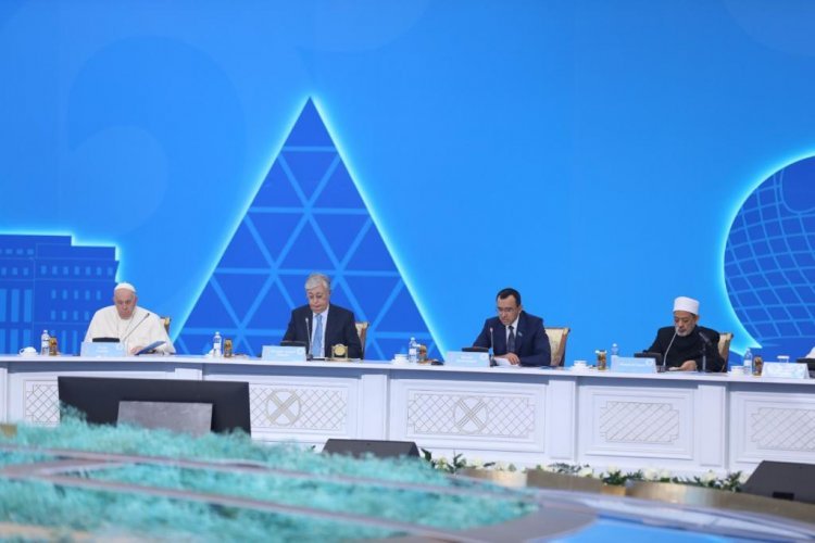 محو الأمية الدينية واعتماد وثيقة أبوظبي التاريخية... هل تنجح دعوة زعماء الأديان في إنهاء الصراعات؟