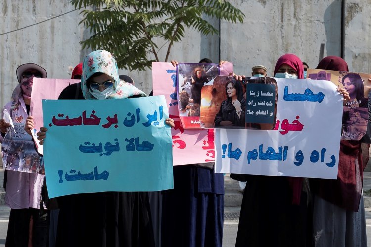 من كابول إلى طهران... احتجاجات لنساء أفغانيات دعمًا للمتظاهرات في إيران