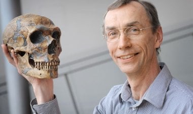 السويدي سفانتي بابو يفوز بجائزة نوبل للطب