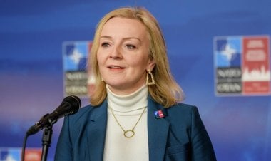 لماذا يشكل الانهيار الاقتصادي في بريطانيا إنذارًا للعالم؟