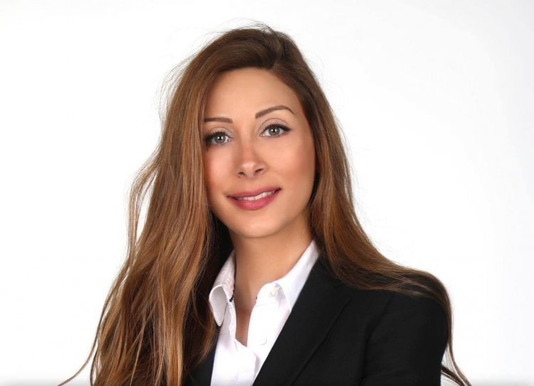 برلمانية تعتصم داخل البنك وآخر يطلق النيران.. ماذا يحدث في مصارف لبنان؟