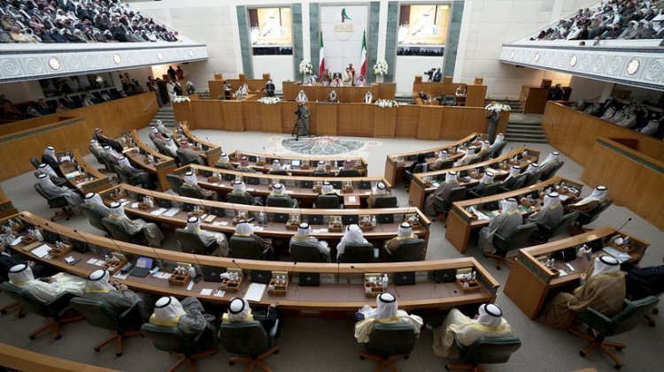 بعد ساعات من تشكيلها.. أزمة الاستقالات تضرب حكومة الكويت