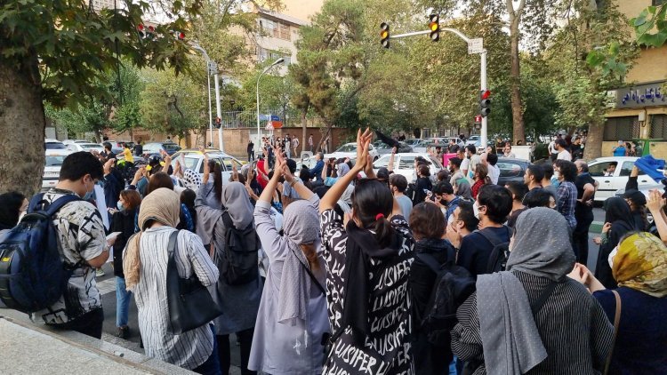 ماذا سيحدث إذا سقط النظام الإيراني؟