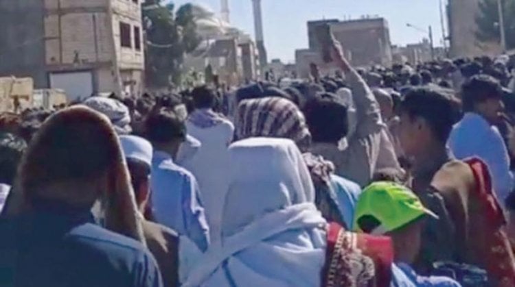 احتجاجات إيران على صفيح ساخن.. النظام يلجأ إلى المحاكمات العلنية لقمع المتظاهرين