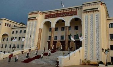 أحرقوه حيًا بعد تعذيبه... أحكام بإعدام 49 شخصاً في الجزائر