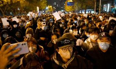 لم يسبق لها مثيل... آلاف المتظاهرين ضد سياسة صفر كورونا في الصين