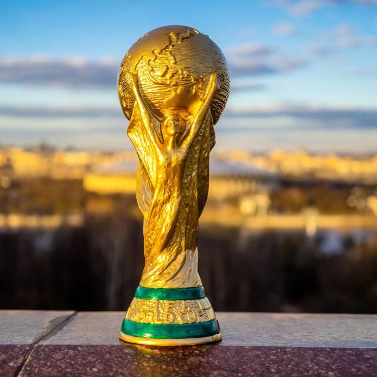 رحلات مجانية لكأس العالم مقابل الترويج لقطر والإبلاغ عن المنتقدين