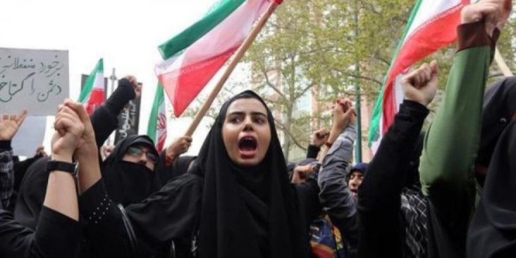 فورين بوليسي: حان الوقت لتفعيل آلية جديدة لمعاقبة إيران