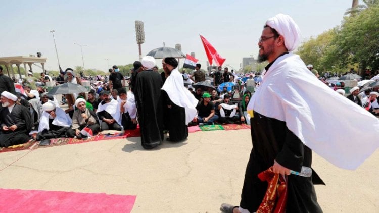 إسقاط العمائم... تكتيك جديد للمحتجين في إيران