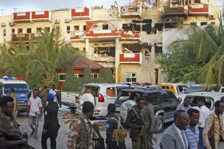 الصومال... 4 قتلى في فكّ حصار عن فندق احتله مقاتلو حركة الشباب