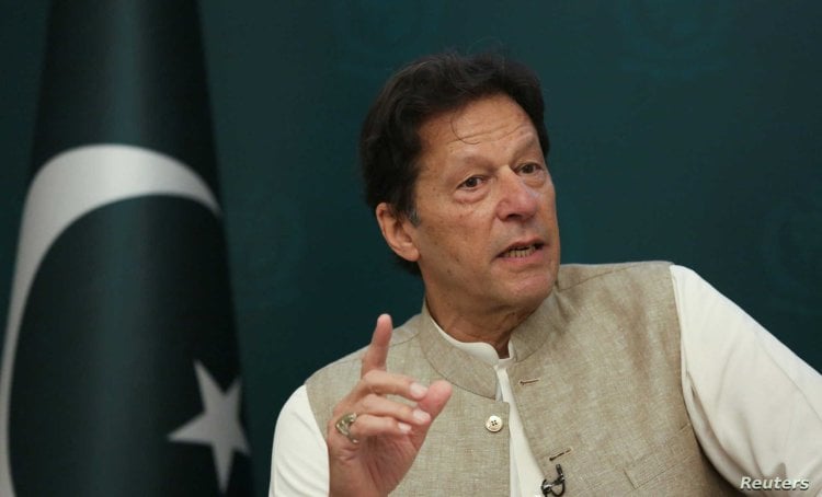 تعهد بالقتال.. عمران خان يشعل نار الاضطرابات السياسية في باكستان