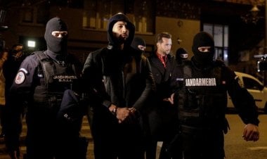 عدو المرأة في قبضة الأمن.. هل تاجر الملاكم الشهير بالبشر؟