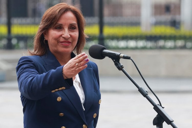 ضغوط على رئيسة بيرو الجديدة... وكاستيو يطلب اللجوء إلى المكسيك