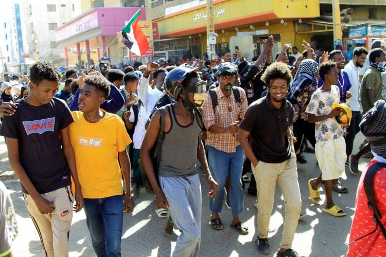 في ذكرى الثورة... القصر الجمهوري مقصد المتظاهرين بالسودان