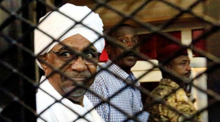 البشير يفاجئ السودانيين باعترافات مثيرة أمام المحكمة... فماذا قال؟