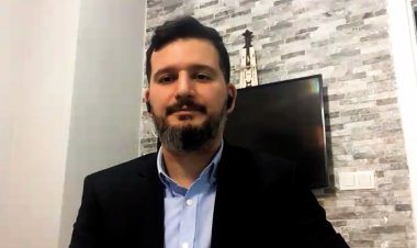 لماذا يرتجف الدينار العراقي مقابل الدولار؟.. مجاهد الطائي يجيب