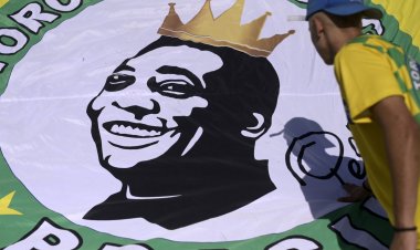 ملك كرة القدم... البرازيل تودع الأسطورة بيليه في جنازة مفتوحة