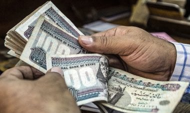 فايننشال تايمز: أزمة العملات الأجنبية تضرب الاقتصاد المصري