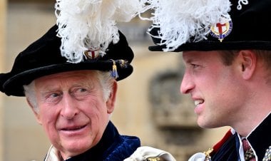 فضح أسرارهم... أسئلة الصحفيين تلاحق العائلة المالكة عن كتاب الأمير هاري