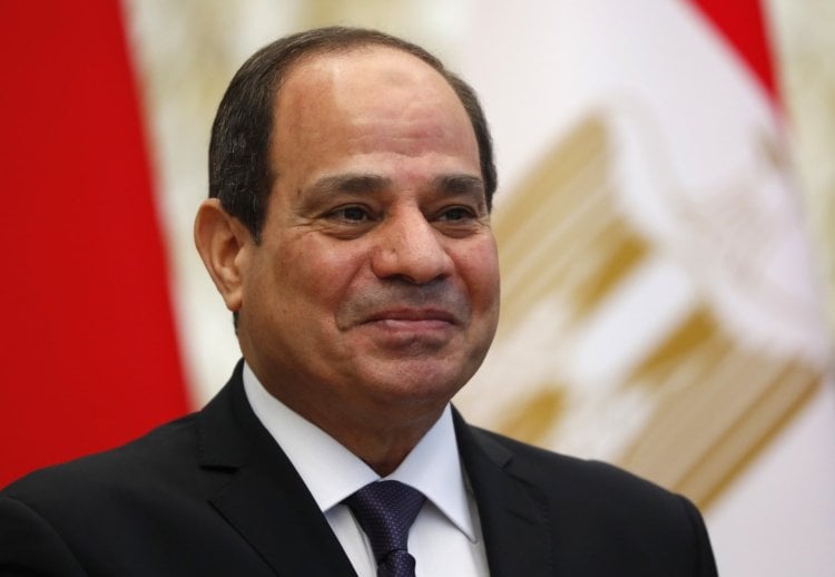 طمأن المصريين... السيسي يرد على شائعات بيع قناة السويس ويوجه رسائل لطيور الظلام