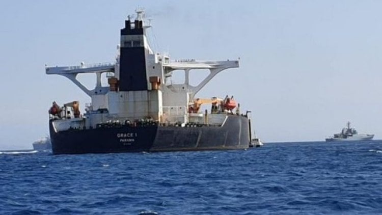 وول ستريت جورنال: إيران تطالب سوريا بالدفع مقدمًا مقابل النفط