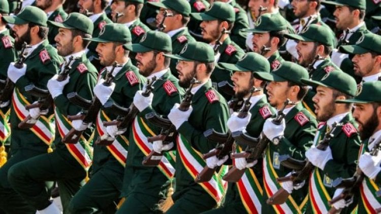 كيف هرب الحرس الثوري الإيراني ملايين الدولارات من العراق؟