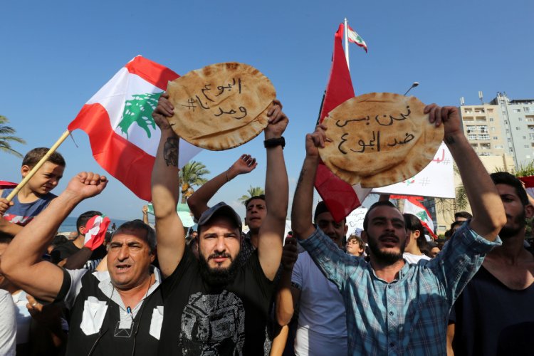 الغارديان: أزمة لبنان... شعب تعرض للخيانة
