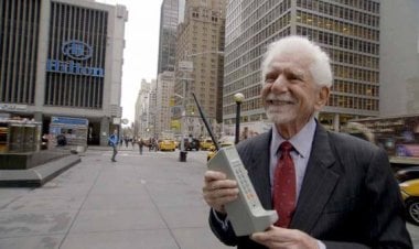 الناس فقدوا عقلهم.. مخترع الهاتف المحمول ينتقد إدمان الهواتف