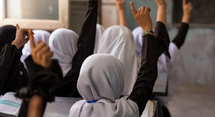 فصول تحت الأرض.. الأفغان يتمردون على قرار طالبان بحظر تعليم الفتيات