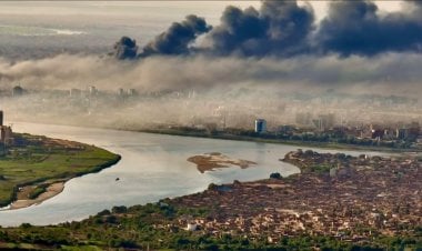 من أحلام الديمقراطية إلى حمام الدم... السودان على شفا الانهيار