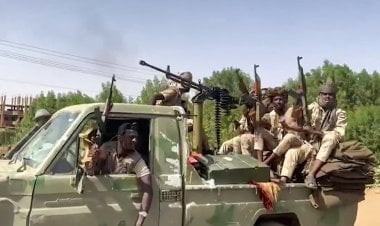 شلل في الجهاز الإداري وقصف واتهامات... 32 يومًا من الأزمة السودانية