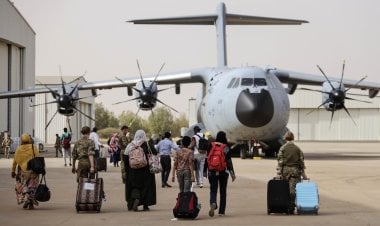 إجلاء الأمريكيين من السودان... هل يتكرر سيناريو أفغانستان؟
