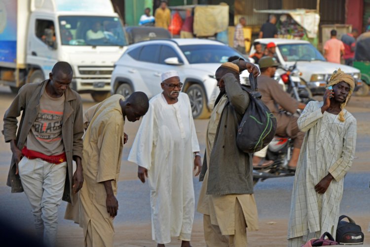 مع استمرار الحرب... السودانيون يغادرون الخرطوم