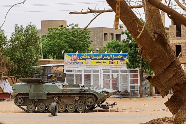 السودان.. ظهور نادر للبرهان وهدوء حذر يعقبه قتال عنيف