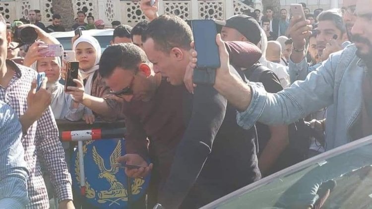 تحقيق نقابي.. ضحكة في جنازة مصطفى درويش تقلب الرأي العام في مصر