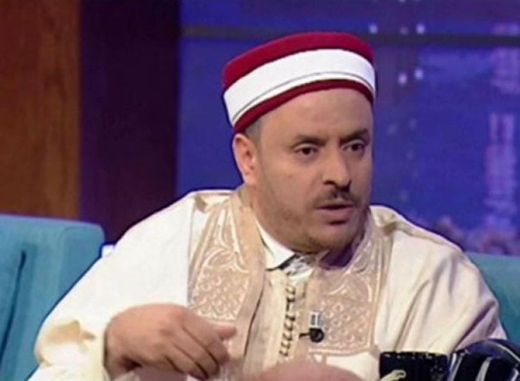 الحجاب عادة وليس فرضًا وأقنعت زوجتي بخلعه.. داعية إسلامي يثير الجدل