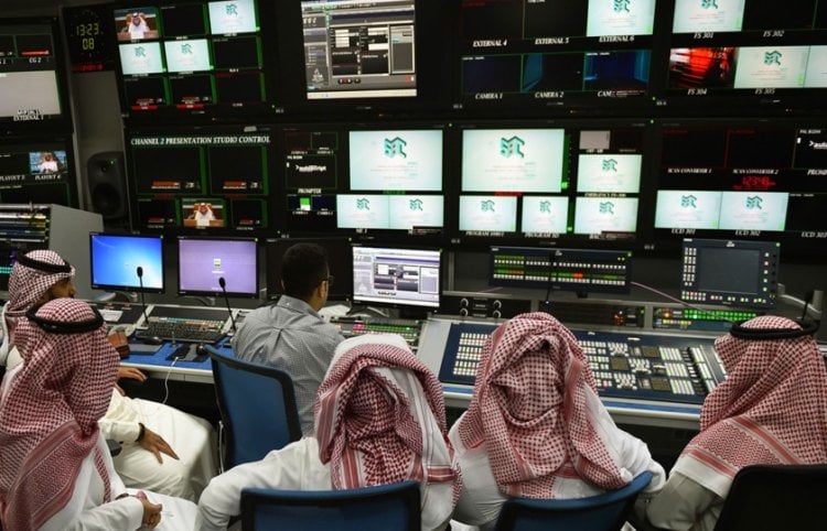فايننشال تايمز: السعودية تسعى إلى توسيع نفوذها الإعلامي بقناة إخبارية إنجليزية لمنافسة 'الجزيرة'