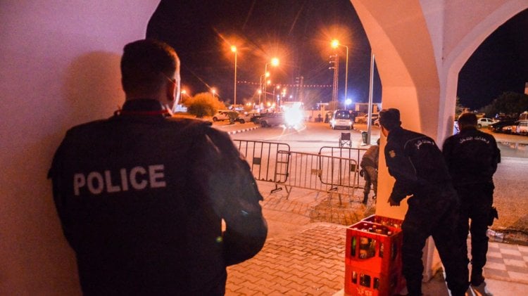 بعد أيام من سجن الغنوشي.. ما دلالات عملية الكنيس الإرهابية في تونس؟