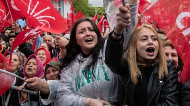 أردوغان أم المعارضة... من يستدرج أصوات الشباب في الانتخابات؟