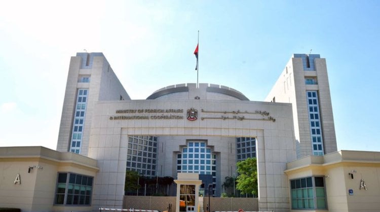 التلغراف: ببناء الجسور مع الجميع... الإمارات تمارس سياسات ناضجة