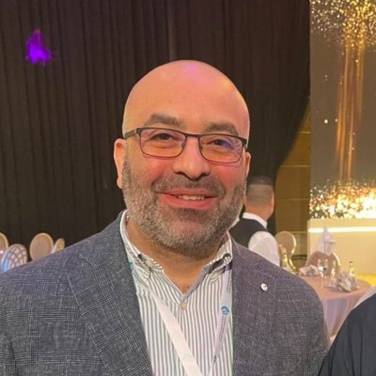 أنقذوني...صحفي في السويد يستغيث من تهديد ميلشيا حزب الله بقتله وعائلته