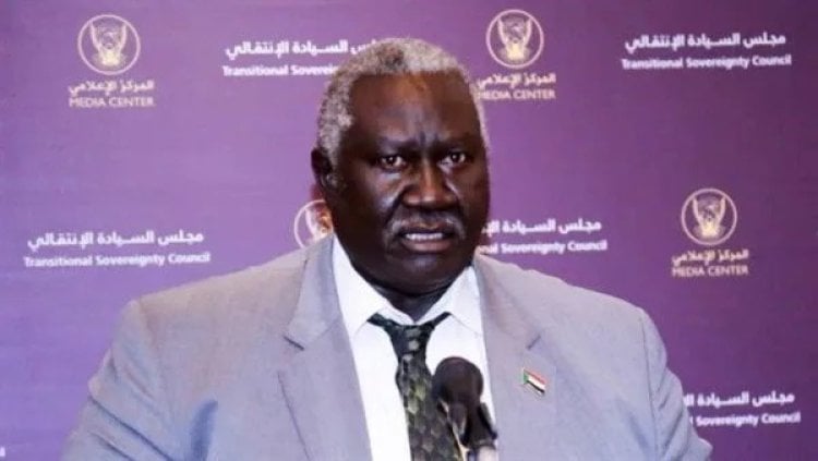 كيف أضر نائب البرهان آلاف العالقين على الحدود المصرية؟
